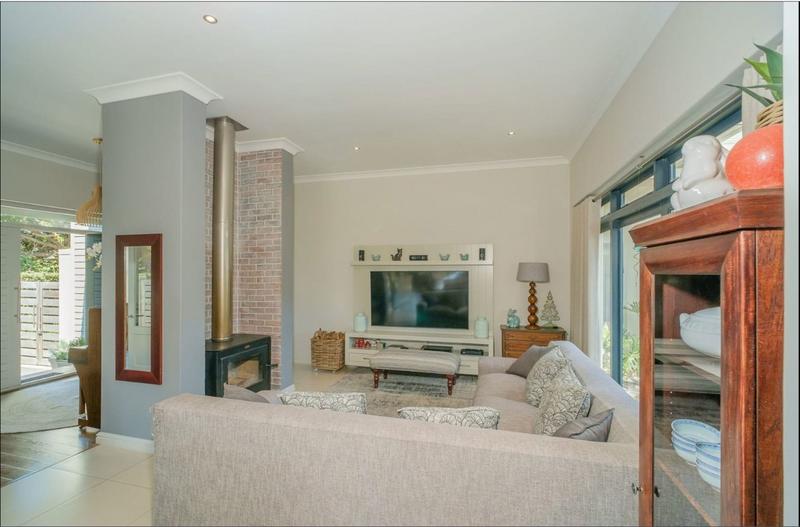 4 Bedroom Property for Sale in Lake Michelle Western Cape